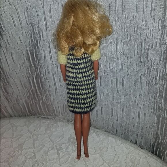 2 vintage 70's barbie with hand made crochet dresses - Picture 8 of 12